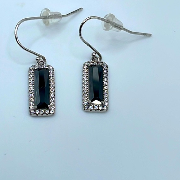 Bomb Party Earrings 4 SETS OF EARRINGS - BRAND NEW never worn NO BOX - Picture 5 of 5